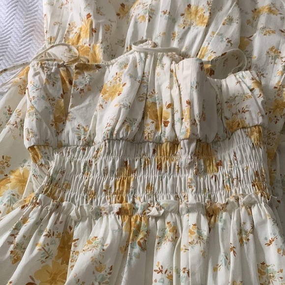 Wayf Ivory Smocked Floral Midi dress size S - Picture 5 of 7